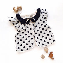 Cargar imagen en el visor de la galería, Chaquetita Ciervita / Lunares negros