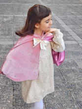 Cargar imagen en el visor de la galería, Capa Hechicera color rosa /talla única 4 a 9 años