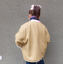 Cargar imagen en el visor de la galería, Chaquetón Oversize Corazón - Cuadrille Mostaza