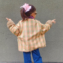 Cargar imagen en el visor de la galería, Chaquetón Oversize Corazón - Cuadrille verde/amarillo