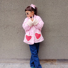 Cargar imagen en el visor de la galería, Chaquetón Oversize Corazón - Rosa pastel