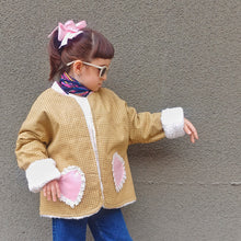 Cargar imagen en el visor de la galería, Chaquetón Oversize Corazón - Cuadrille Mostaza