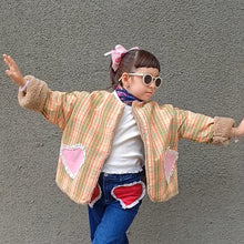 Cargar imagen en el visor de la galería, Chaquetón Oversize Corazón - Cuadrille verde/amarillo