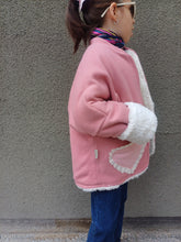 Cargar imagen en el visor de la galería, Chaquetón Oversize Corazón - Lanilla Rosa viejo