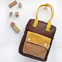 Cargar imagen en el visor de la galería, Mochila Mini café oscuro