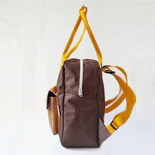 Cargar imagen en el visor de la galería, Mochila Mini café oscuro