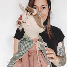 Cargar imagen en el visor de la galería, Cierva Madre